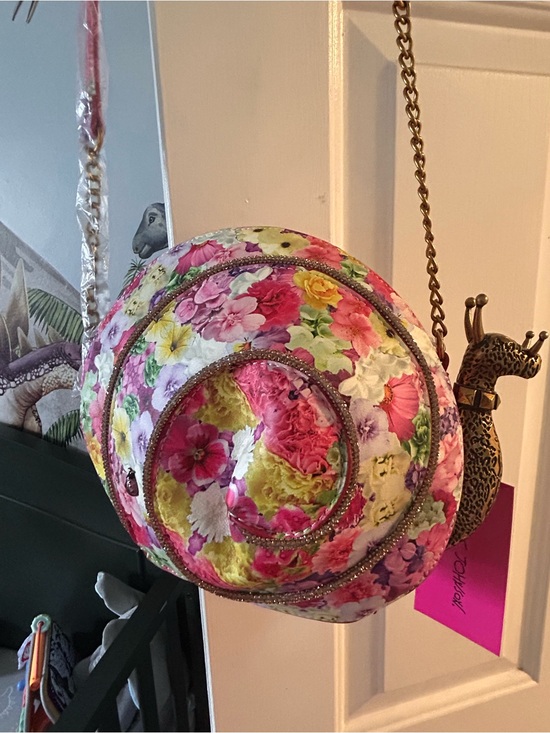 Betsey Johnson Handbags - Betsey Johnson snail bag
